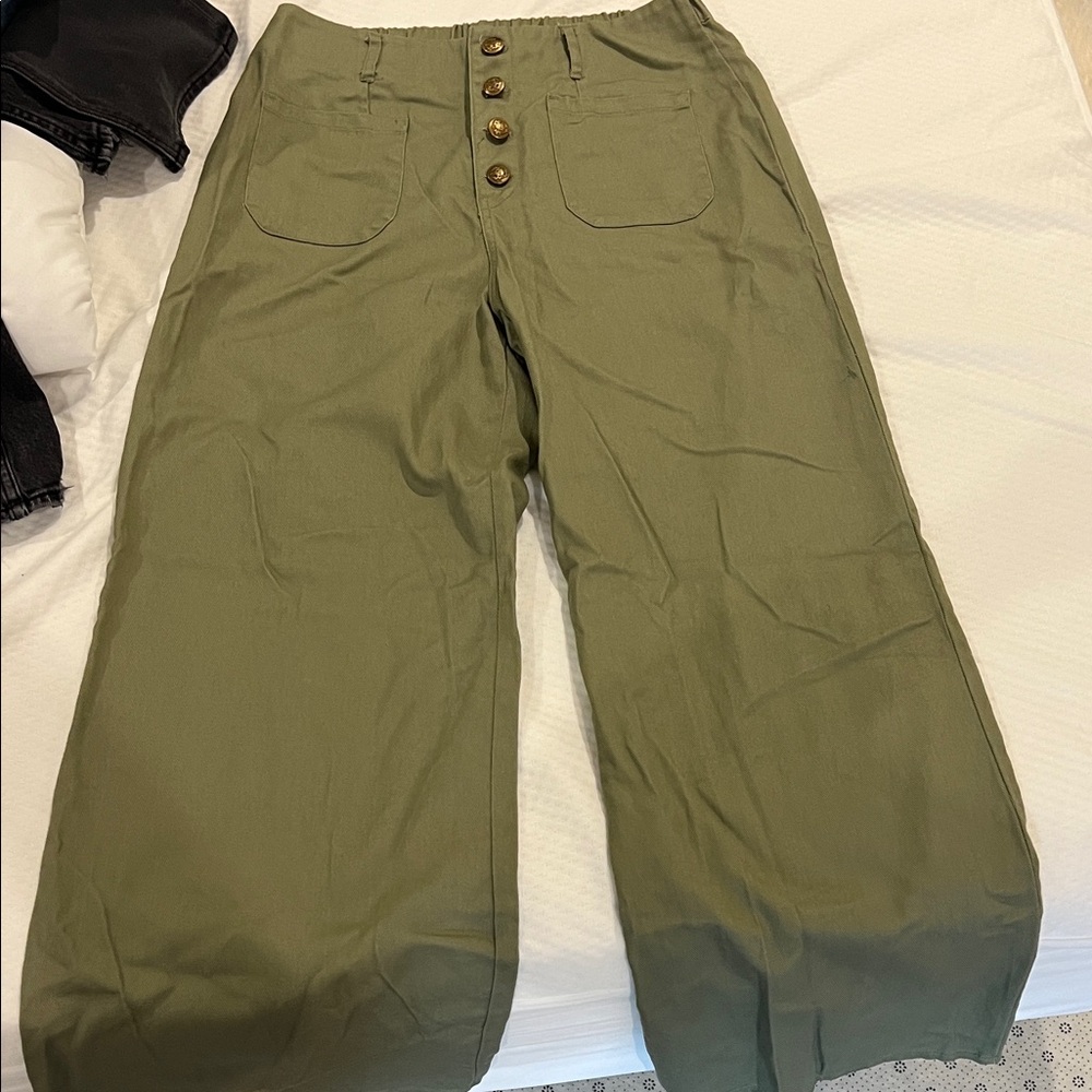 LG Olive Green Women's Cropped Pants
